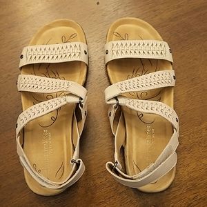 Naturalizer leather beige sandals size 7 with velcro strap